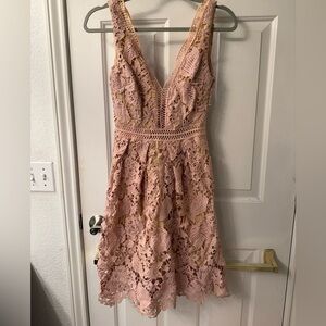 Romeo & Juliet Couture Blush Pink Lace V-Neck Dress